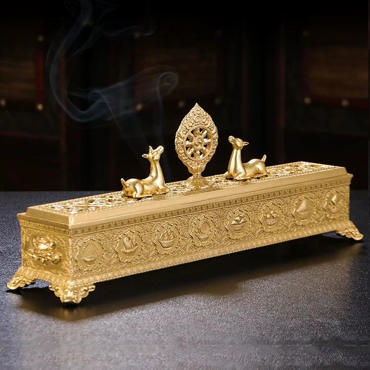 Lư hương nằm bằng đồng chạm khắc Bát Cát Tường song lộc pháp luân, dùng trong Phật đường, phong cách Tây Tạng.-duoc-ban-tai-Samaya Shop chuyên cung cấp pháp khí, vật phẩm Kim Cang Thừa và Phật giáo nói chung với giá cả hợp lý, chất lượng tốt, tạo điều kiện gieo duyên cho đạo hữu tu tập. Lợi nhuận từ shop được dành để cúng dường và hỗ trợ các hoạt động, sự kiện do trung tâm tổ chức