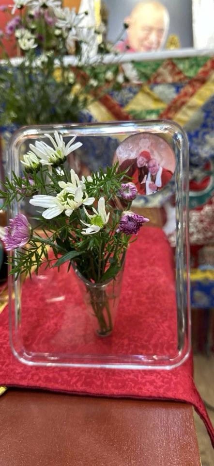 Bình khung ảnh Acrylic-duoc-ban-tai-Samaya Shop chuyên cung cấp pháp khí, vật phẩm Kim Cang Thừa và Phật giáo nói chung với giá cả hợp lý, chất lượng tốt, tạo điều kiện gieo duyên cho đạo hữu tu tập. Lợi nhuận từ shop được dành để cúng dường và hỗ trợ các hoạt động, sự kiện do trung tâm tổ chức