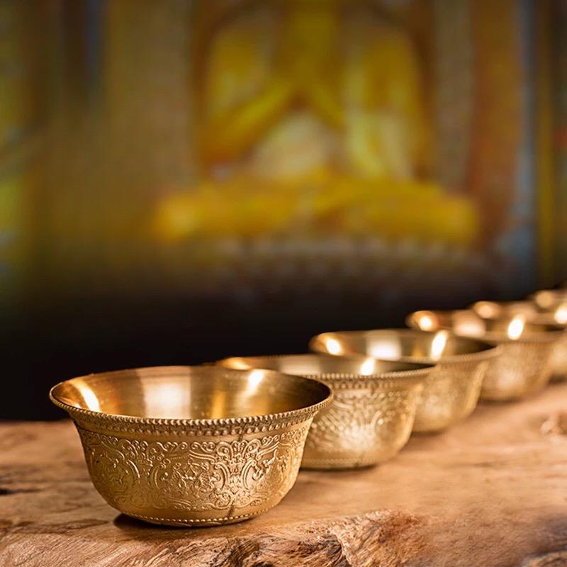 Cốc cúng nước bằng đồng - Nepal-duoc-ban-tai-Samaya Shop chuyên cung cấp pháp khí, vật phẩm Kim Cang Thừa và Phật giáo nói chung với giá cả hợp lý, chất lượng tốt, tạo điều kiện gieo duyên cho đạo hữu tu tập. Lợi nhuận từ shop được dành để cúng dường và hỗ trợ các hoạt động, sự kiện do trung tâm tổ chức