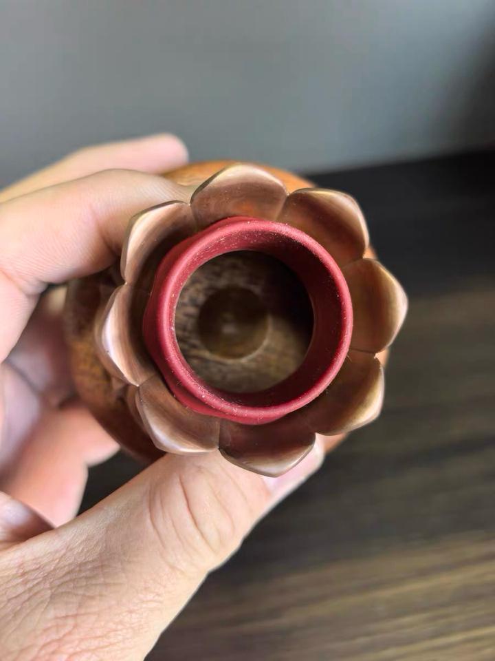 Đế Kinh Luân Tây Tạng – Gỗ Tự Nhiên, Hoa Sen Cát Tường-duoc-ban-tai-Samaya Shop chuyên cung cấp pháp khí, vật phẩm Kim Cang Thừa và Phật giáo nói chung với giá cả hợp lý, chất lượng tốt, tạo điều kiện gieo duyên cho đạo hữu tu tập. Lợi nhuận từ shop được dành để cúng dường và hỗ trợ các hoạt động, sự kiện do trung tâm tổ chức