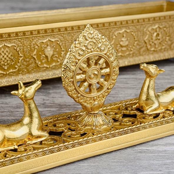 Lư hương nằm bằng đồng chạm khắc Bát Cát Tường song lộc pháp luân, dùng trong Phật đường, phong cách Tây Tạng.-duoc-ban-tai-Samaya Shop chuyên cung cấp pháp khí, vật phẩm Kim Cang Thừa và Phật giáo nói chung với giá cả hợp lý, chất lượng tốt, tạo điều kiện gieo duyên cho đạo hữu tu tập. Lợi nhuận từ shop được dành để cúng dường và hỗ trợ các hoạt động, sự kiện do trung tâm tổ chức
