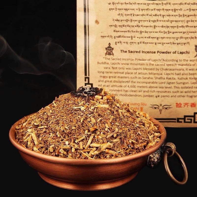 Bột hương trầm Tây Tạng từ núi tuyết Lapchi – Nepal-duoc-ban-tai-Samaya Shop chuyên cung cấp pháp khí, vật phẩm Kim Cang Thừa và Phật giáo nói chung với giá cả hợp lý, chất lượng tốt, tạo điều kiện gieo duyên cho đạo hữu tu tập. Lợi nhuận từ shop được dành để cúng dường và hỗ trợ các hoạt động, sự kiện do trung tâm tổ chức
