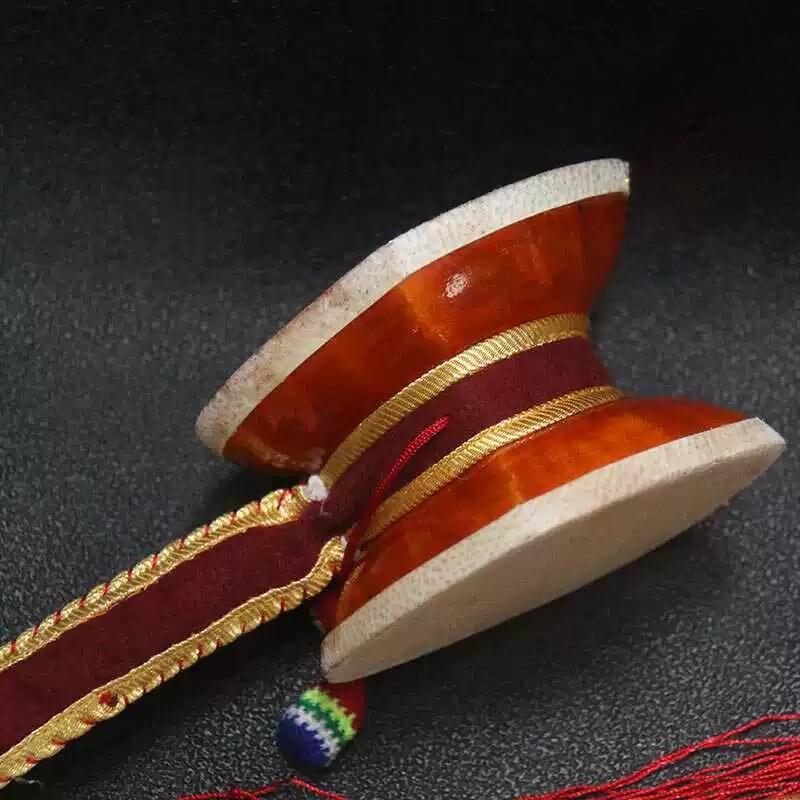 Trống Damadu mini làm thủ công từ da cừu Nepal – bộ trống gõ nhỏ kiểu Tây Tạng, âm thanh trong trẻo-duoc-ban-tai-Samaya Shop chuyên cung cấp pháp khí, vật phẩm Kim Cang Thừa và Phật giáo nói chung với giá cả hợp lý, chất lượng tốt, tạo điều kiện gieo duyên cho đạo hữu tu tập. Lợi nhuận từ shop được dành để cúng dường và hỗ trợ các hoạt động, sự kiện do trung tâm tổ chức