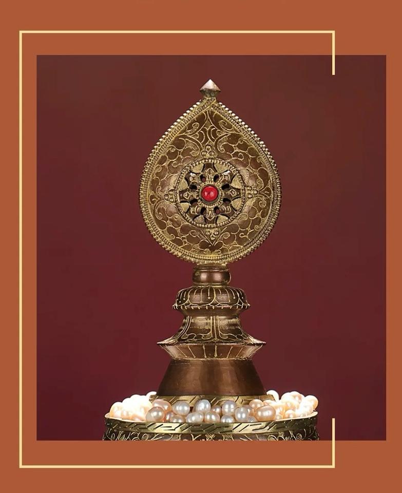 Mandala của Nepal, chạm khắc thủ công bằng đồng-duoc-ban-tai-Samaya Shop chuyên cung cấp pháp khí, vật phẩm Kim Cang Thừa và Phật giáo nói chung với giá cả hợp lý, chất lượng tốt, tạo điều kiện gieo duyên cho đạo hữu tu tập. Lợi nhuận từ shop được dành để cúng dường và hỗ trợ các hoạt động, sự kiện do trung tâm tổ chức