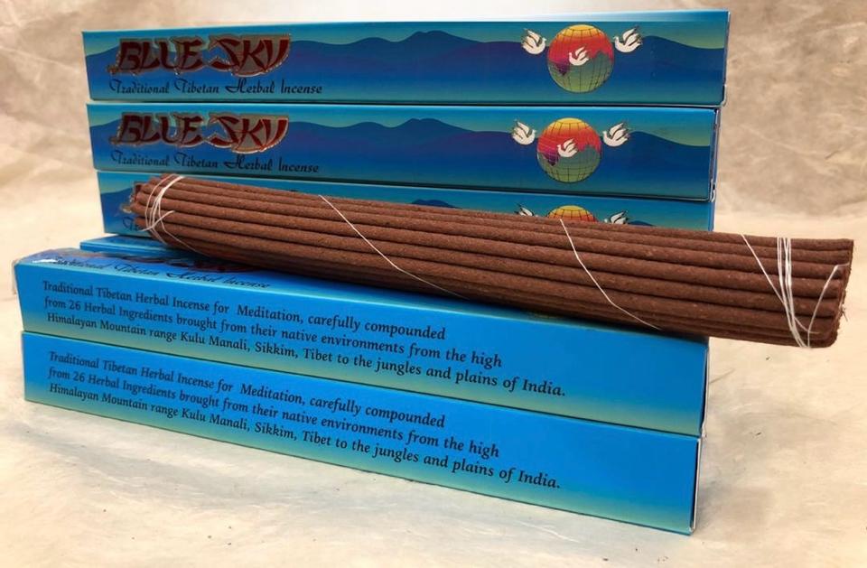 Nhang Tây Tạng Blue Sky-duoc-ban-tai-Samaya Shop chuyên cung cấp pháp khí, vật phẩm Kim Cang Thừa và Phật giáo nói chung với giá cả hợp lý, chất lượng tốt, tạo điều kiện gieo duyên cho đạo hữu tu tập. Lợi nhuận từ shop được dành để cúng dường và hỗ trợ các hoạt động, sự kiện do trung tâm tổ chức
