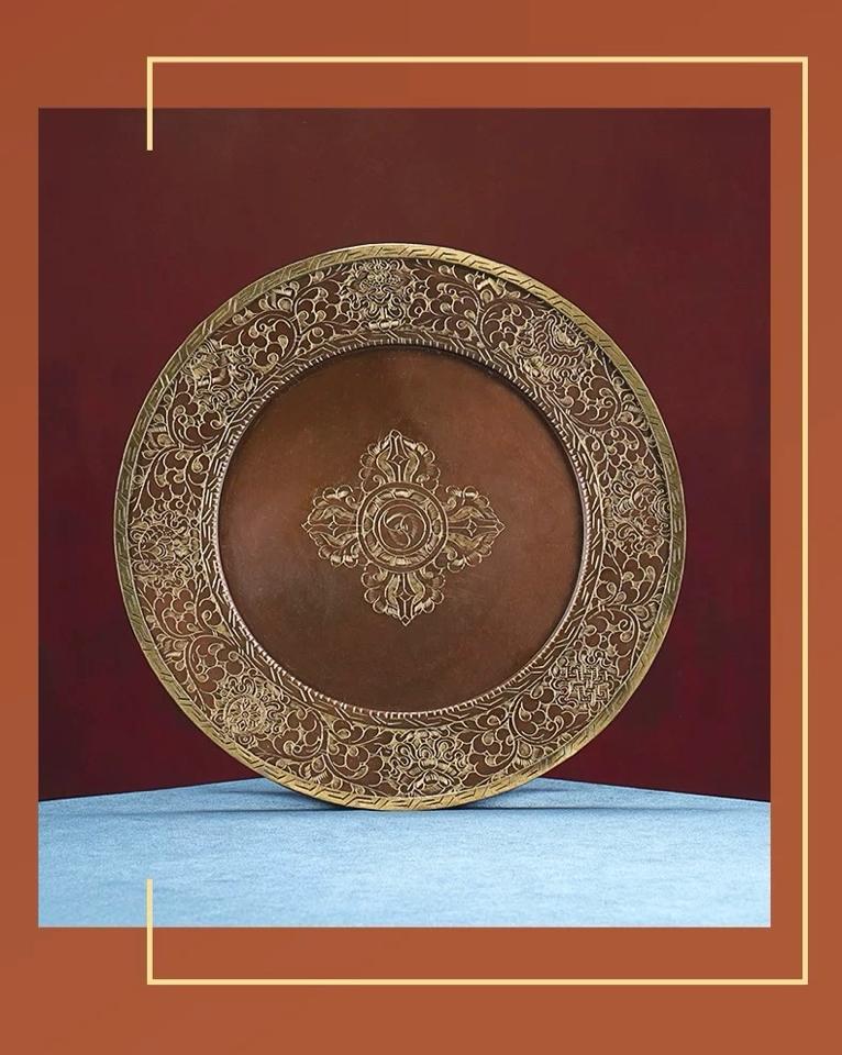Mandala của Nepal, chạm khắc thủ công bằng đồng-duoc-ban-tai-Samaya Shop chuyên cung cấp pháp khí, vật phẩm Kim Cang Thừa và Phật giáo nói chung với giá cả hợp lý, chất lượng tốt, tạo điều kiện gieo duyên cho đạo hữu tu tập. Lợi nhuận từ shop được dành để cúng dường và hỗ trợ các hoạt động, sự kiện do trung tâm tổ chức