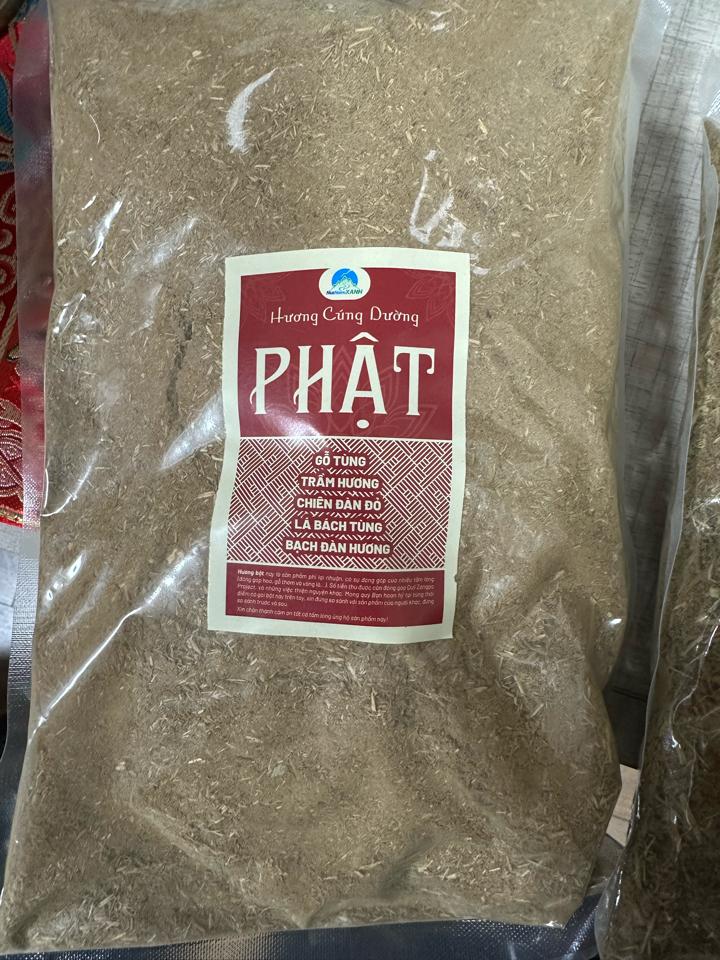 Hương bột cúng Phật-duoc-ban-tai-Samaya Shop chuyên cung cấp pháp khí, vật phẩm Kim Cang Thừa và Phật giáo nói chung với giá cả hợp lý, chất lượng tốt, tạo điều kiện gieo duyên cho đạo hữu tu tập. Lợi nhuận từ shop được dành để cúng dường và hỗ trợ các hoạt động, sự kiện do trung tâm tổ chức