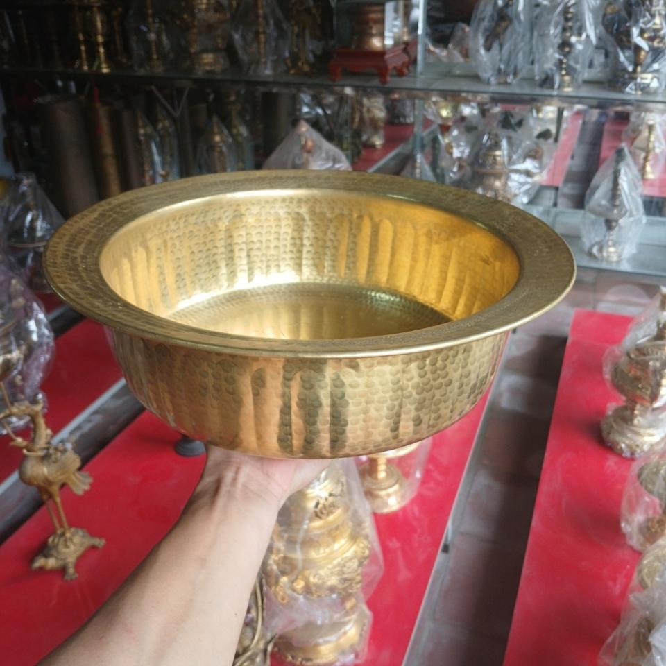 Chậu đồng chạm hoa văn -duoc-ban-tai-Làng Nghề Gò Đúc Đồng Đại Bái