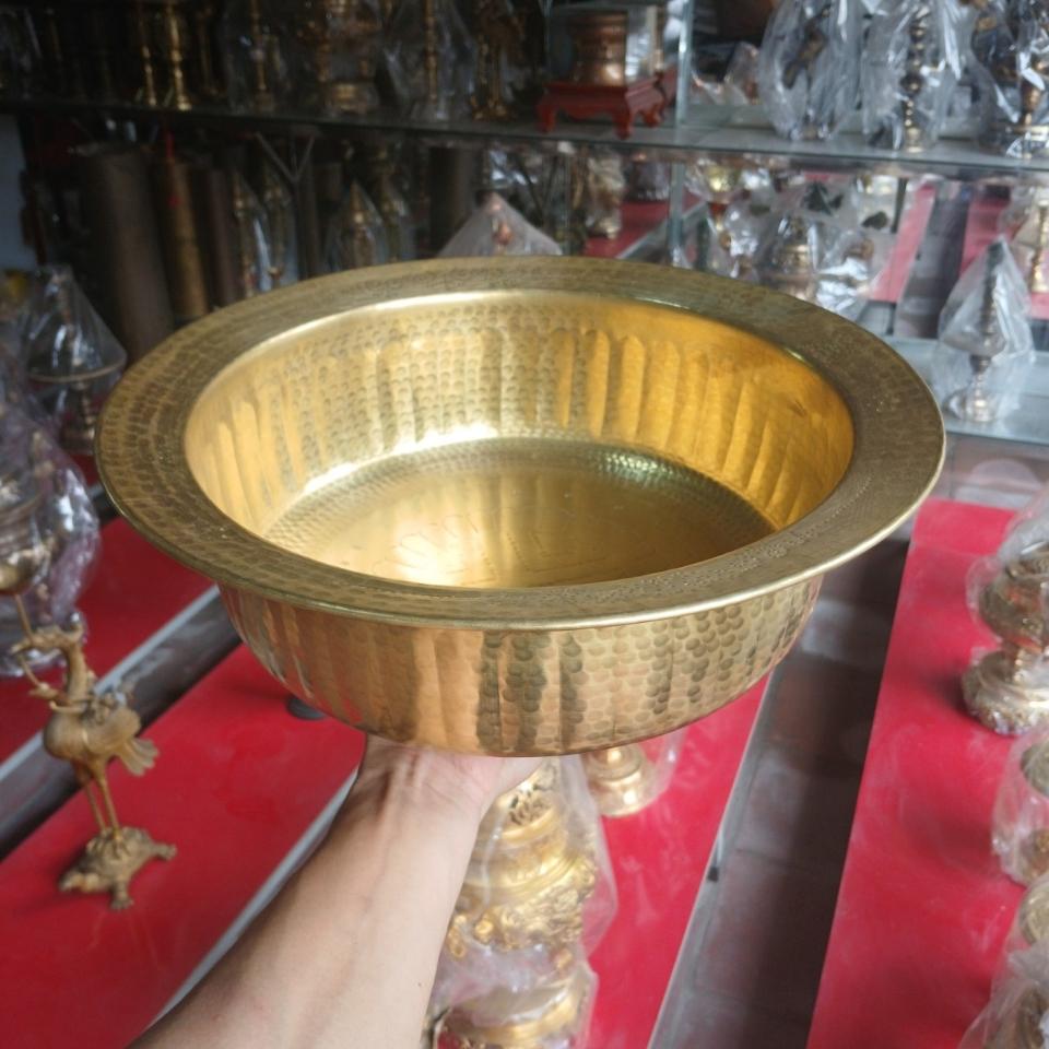Chậu đồng chạm hoa văn -duoc-ban-tai-Làng Nghề Gò Đúc Đồng Đại Bái