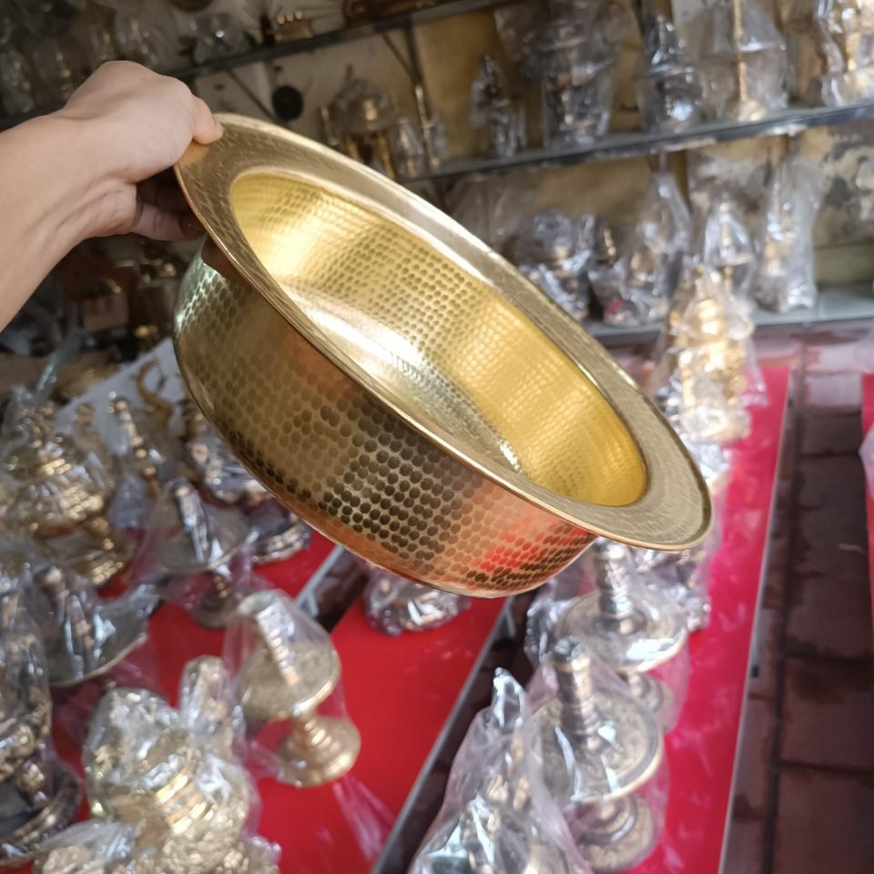 Chậu đồng vàng gò thủ công nghệ nhân làng nghề đại bái-duoc-ban-tai-Làng Nghề Gò Đúc Đồng Đại Bái