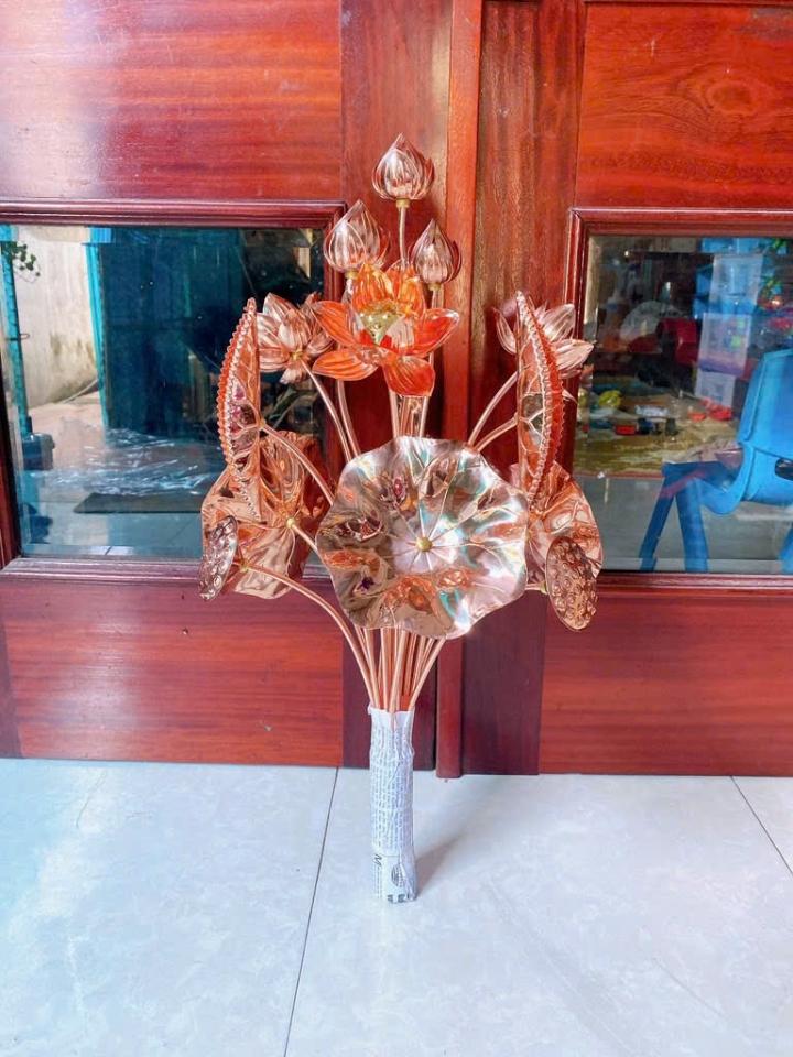Hoa sen đồng đỏ loại 15 cành,10 cành,5 cành-duoc-ban-tai-Làng Nghề Gò Đúc Đồng Đại Bái