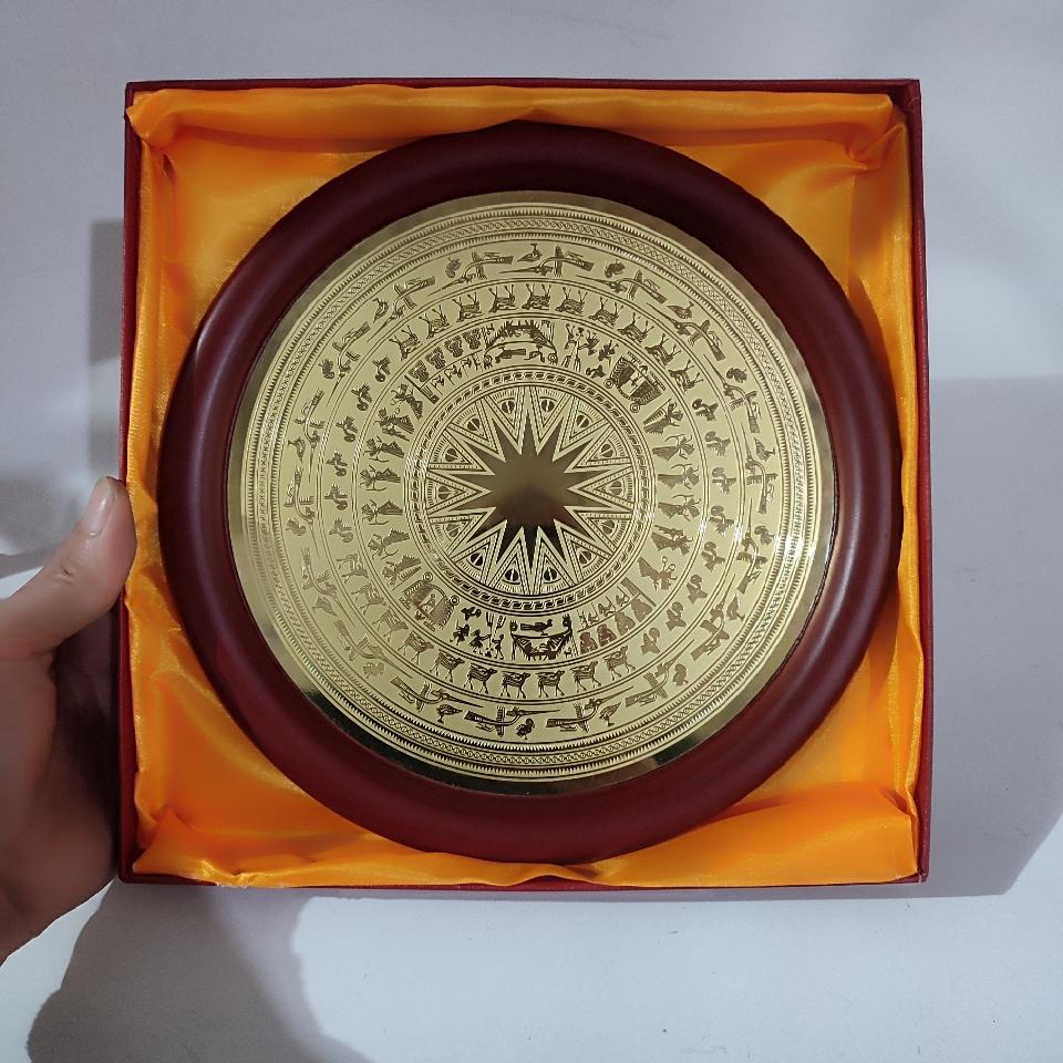 Đĩa trống đồng lưu niệm-duoc-ban-tai-Làng Nghề Gò Đúc Đồng Đại Bái