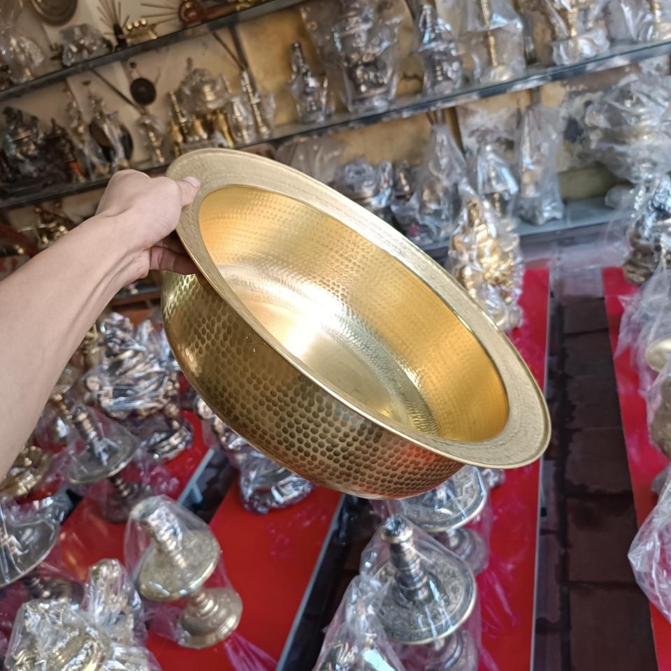 Chậu đồng vàng gò thủ công nghệ nhân làng nghề đại bái-duoc-ban-tai-Làng Nghề Gò Đúc Đồng Đại Bái
