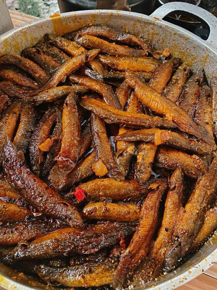 Cá chạch kho hộp nhỡ (chạch trứng )-duoc-ban-tai-Ly ly food