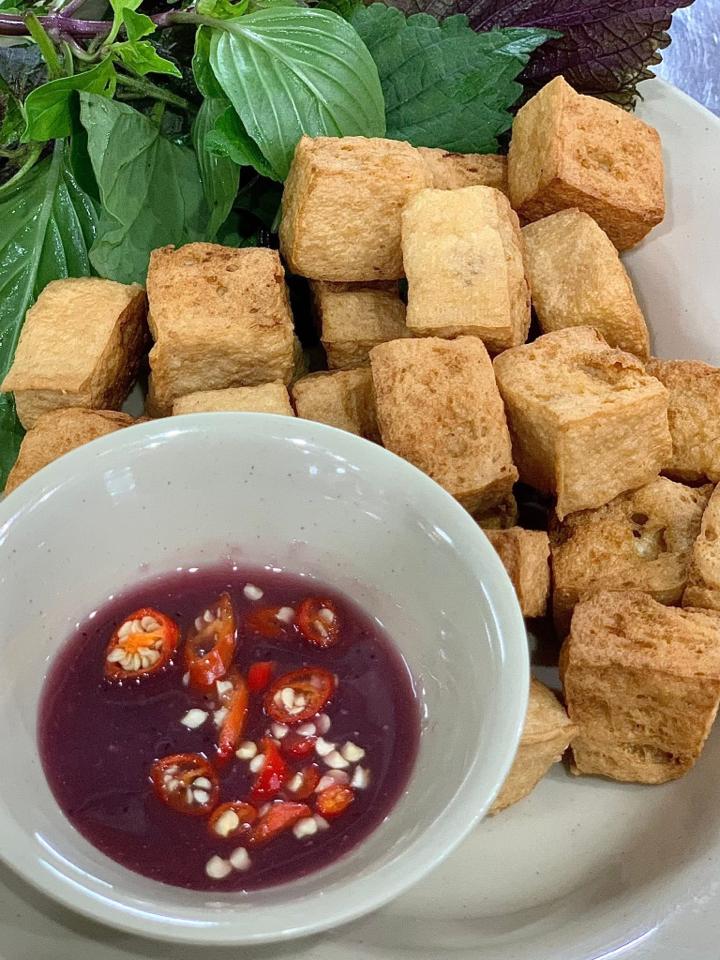 Đậu Hủ Mắm Tôm-duoc-ban-tai-ANH 3 Food & Beer