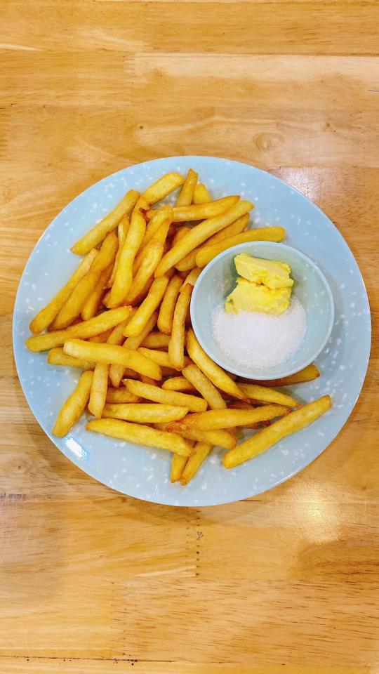 Khoai Tây Chiên Chấm Bơ-duoc-ban-tai-ANH 3 Food & Beer