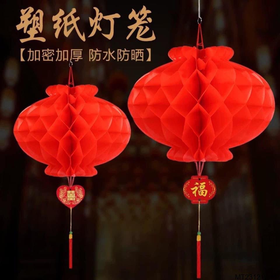 ĐÈN LỒNG ĐỎ 0912MK14/SET 30 quả 🅾️ĐÈN LỒNG ĐỎ Em gom vui thôi ạ. Treo khắp nơi cho có không khí tết Làm vài set về trang trí nhà, cửa hàng hay xóm đúng bài luônkk    Tránh trường hợp như năm ngoái Tết cháy hàng kiếm hoài không ra có ra thì cũng đắtm Lồng đèn đỏ mini size 20cm với ý nghĩa cho Gia đình sung túc ,Lộc tài tăng tiến, Ấm no hạnh phúc ✅1 set 30 quả ✅Màu sắc: Đỏ ✅Đường kính đèn 20cm Chất liệu: Nilon đỏ (giấy gốc dầu, chất liệu nilon)  Tất cả đều được xêp lại và đính sẵn keo 2 mặt thuận tiên cho việc đóng gói và vận chuyển  Cách sử dụng: Mở đèn lồng, xé băng dính và dán hai mặt lại với nhau để tạo thành đèn lồng đỏ ba chiều.-duoc-ban-tai-Alice Quỳnh