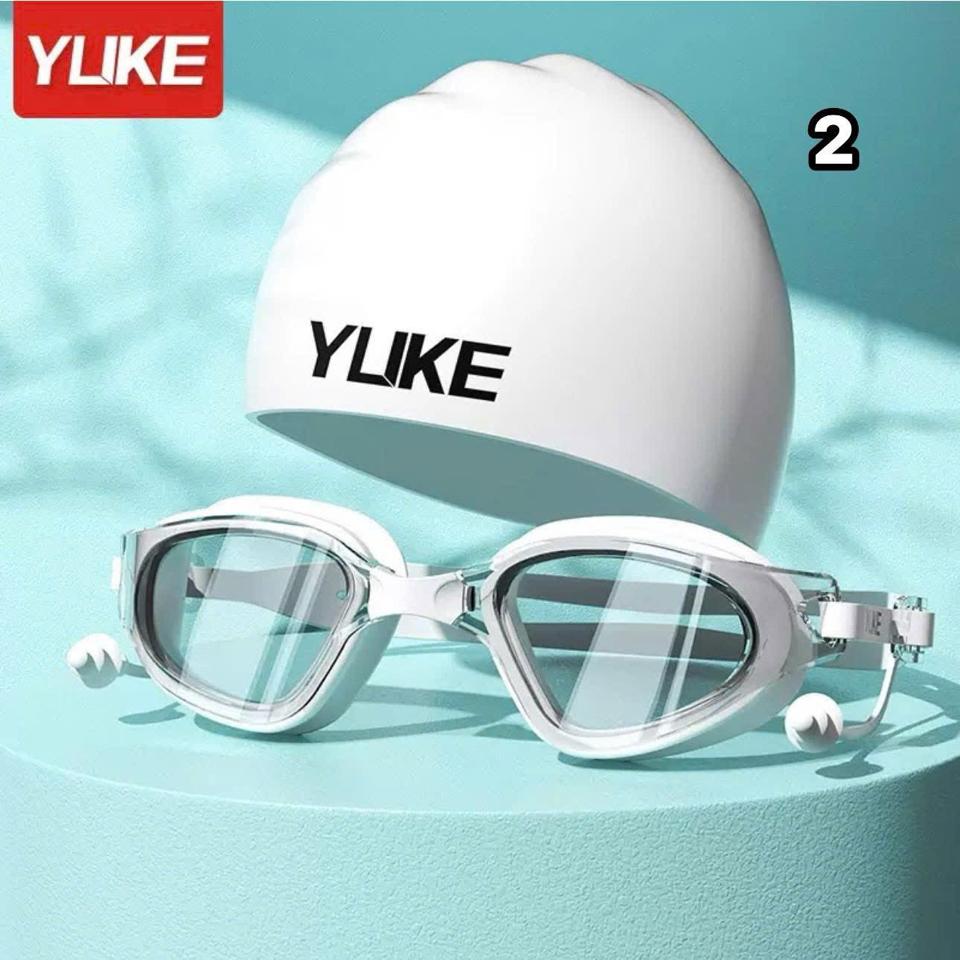 SET KÍNH MŨ BƠI HÃNG YUKE 1506MK49 🍓🍓 SET KÍNH MŨ BƠI HÃNG YUKE🍓🍓 Hè đến rồi sắm luôn set kính bơi kèm mũ này đi bơi thôi nào ce  Hàng hãng đẹp xịn nha  Kính loại này xuống nước ôm cực khít mặt vì có gioăng cao su), mắt kính chống sương mù nên rấ-duoc-ban-tai-Alice Quỳnh