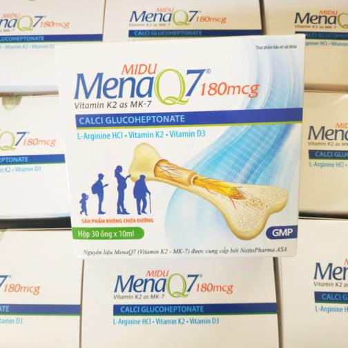 Midu MenaQ7 Midu MenaQ7 180mcg giúp bổ sung bộ ba Calci, Vitamin D3, Vitamin K2 dạng MenaQ7 với nguyên liệu nhập khẩu từ nhà cung cấp lớn nhất và tốt nhất trên thế giới là Natto Pharma - NaUy hỗ trợ tăng cường hấp thụ Calci vào xương một cách tối đa.-duoc-ban-tai-Alice Quỳnh
