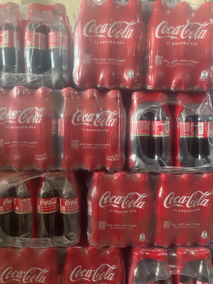 COCA chai 300ml-duoc-ban-tai-Nhà Phân Phối Khuyên Lộc