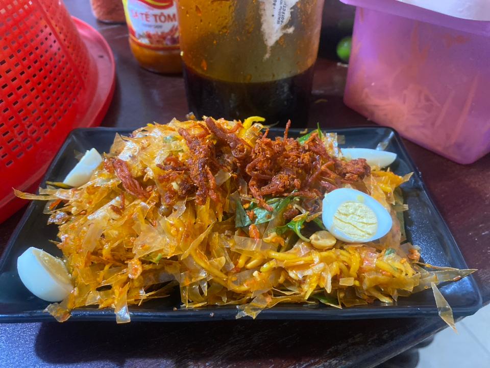 Bánh tráng trộn-duoc-ban-tai-Nhềnh