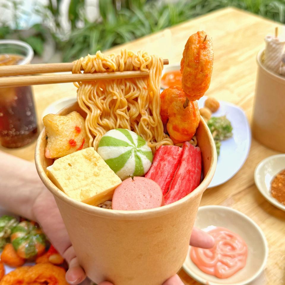 Lẩu cốc 35k-duoc-ban-tai-LELA XIÊN