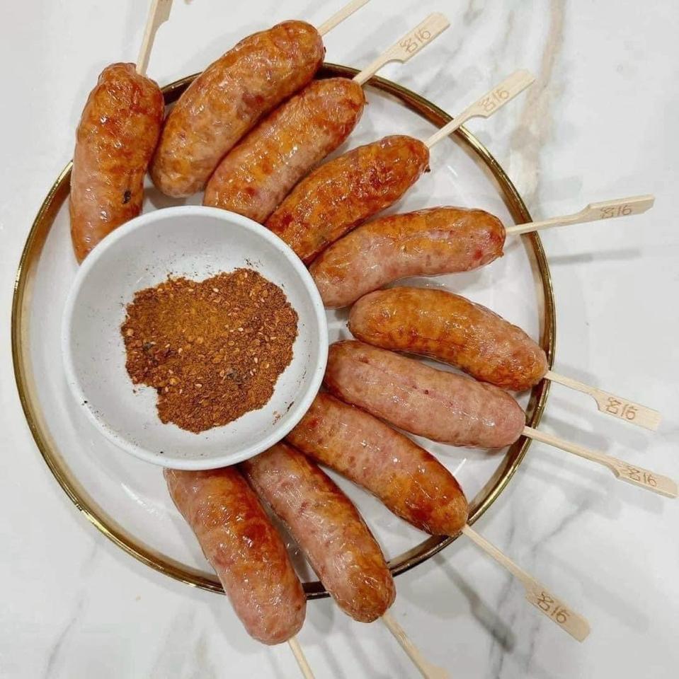 Lạp xưởng Hà Khẩu-duoc-ban-tai-LELA XIÊN