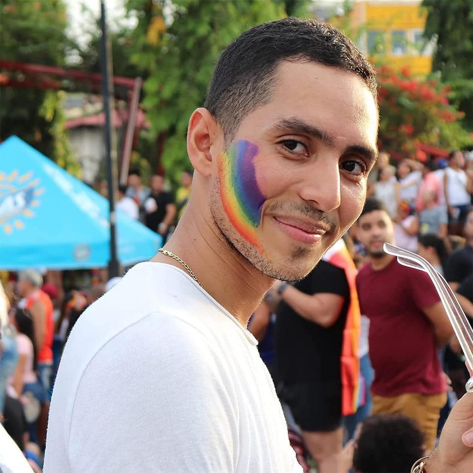Bút vẽ LGBT dải cầu vồng graffiti trên khuôn mặt
-duoc-ban-tai-Lục Sắc
