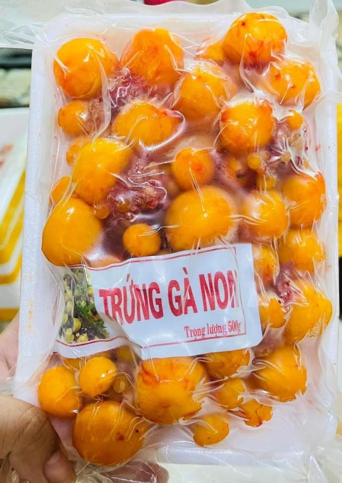 Trứng gà non ra khay-duoc-ban-tai-Tuấn Ngà Việt Trì