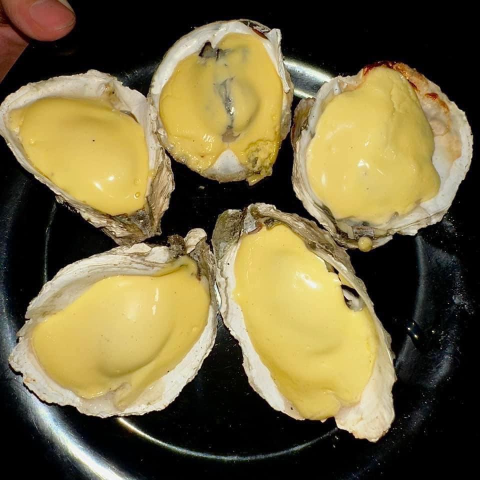 Hàu nướng sốt tỏi-duoc-ban-tai-Tiệm  Ốc Bii