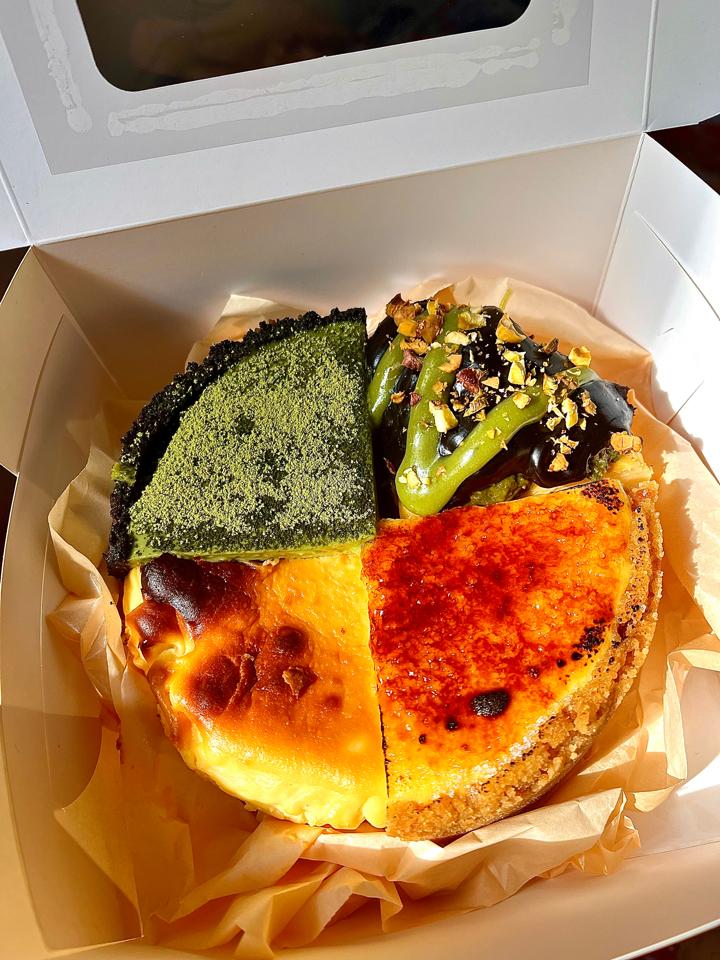 Cheesecake mix 4 vị-duoc-ban-tai-Nha Nha Bakery