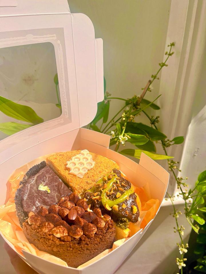 Cheesecake mix 4 vị-duoc-ban-tai-Nha Nha Bakery