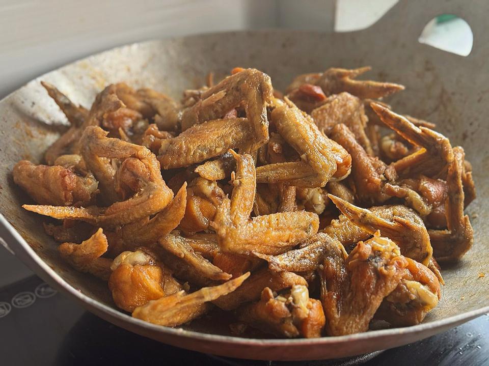 Cánh gà chiên nước mắm ( hộp 6 cánh)-duoc-ban-tai-Bếp của Phụng