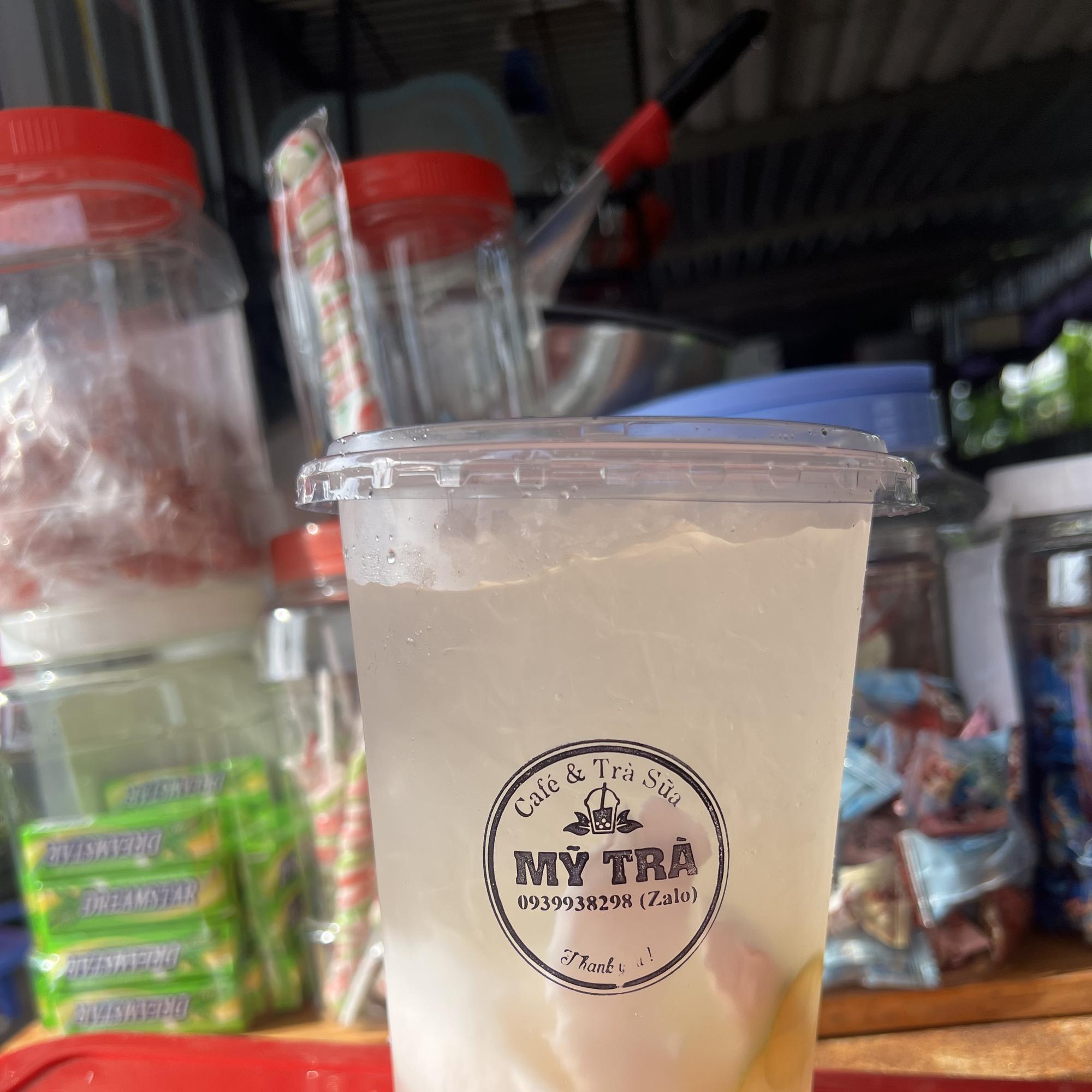 Dừa-duoc-ban-tai-Cà Phê & Trà Sữa MỸ TRÀ