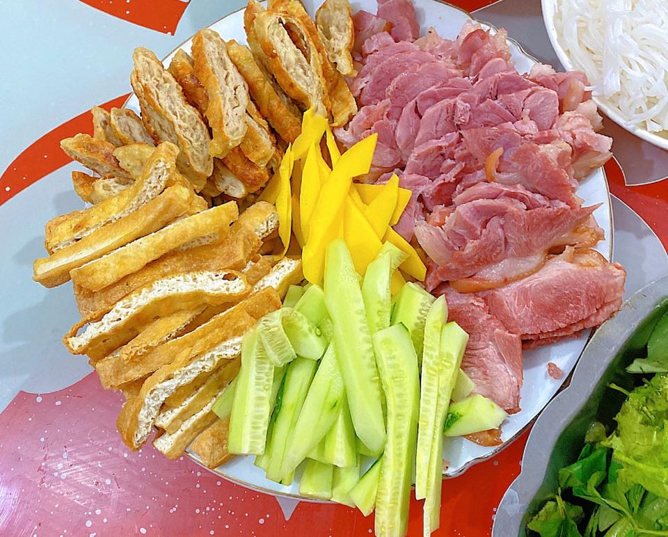Giò heo xông khói-duoc-ban-tai-Bếp Mẹ Ken