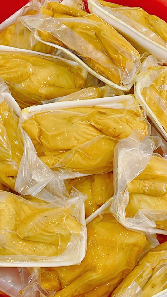 Sỉ- Gà ủ muối-duoc-ban-tai-Bếp Mẹ Ken