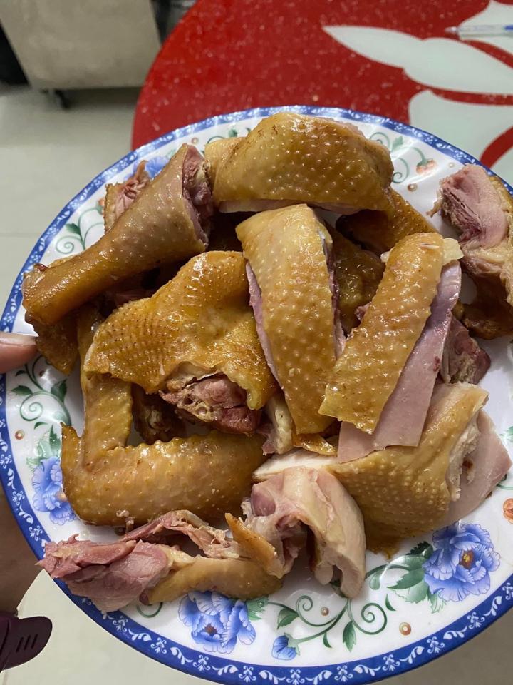 Gà công khói nguyên con-duoc-ban-tai-Bếp Mẹ Ken