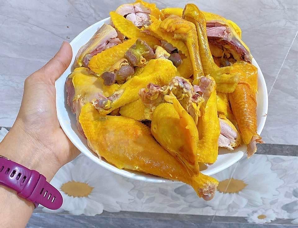 Gà ủ muối-duoc-ban-tai-Bếp Mẹ Ken