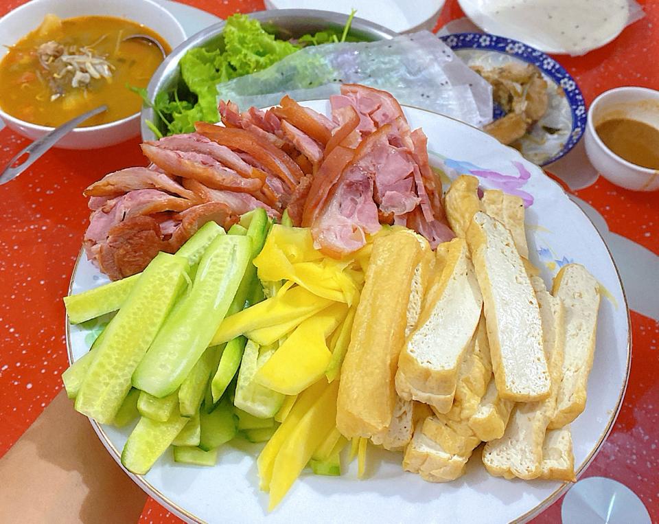 Sỉ giò heo xông khói-duoc-ban-tai-Bếp Mẹ Ken