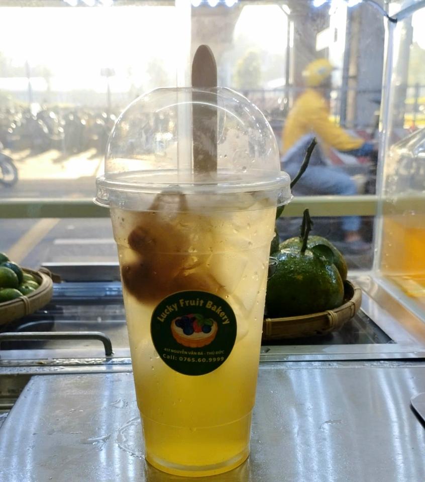 Nước sấu-duoc-ban-tai-Lucky Fruit Bakery