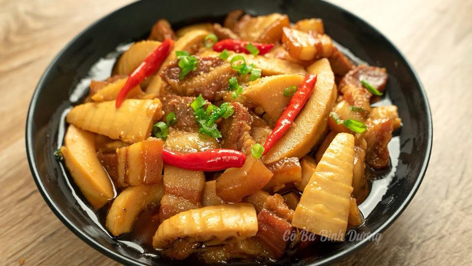 Cơm thịt kho tàu-duoc-ban-tai-Căn tin 115 TQK