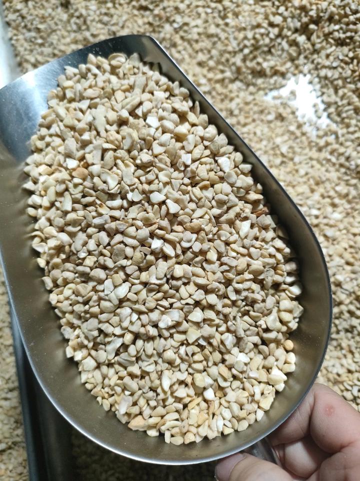 Hạt điều vỡ đã rang-duoc-ban-tai-Thach Lan