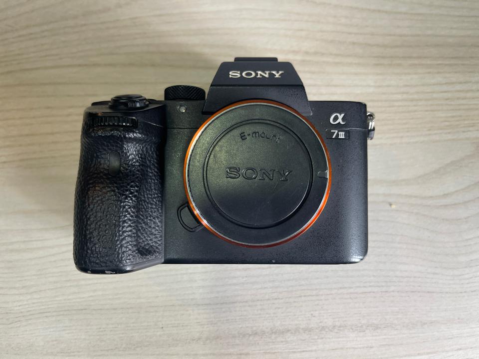 Máy ảnh Sony A7 III-duoc-ban-tai-SuZu Sevice