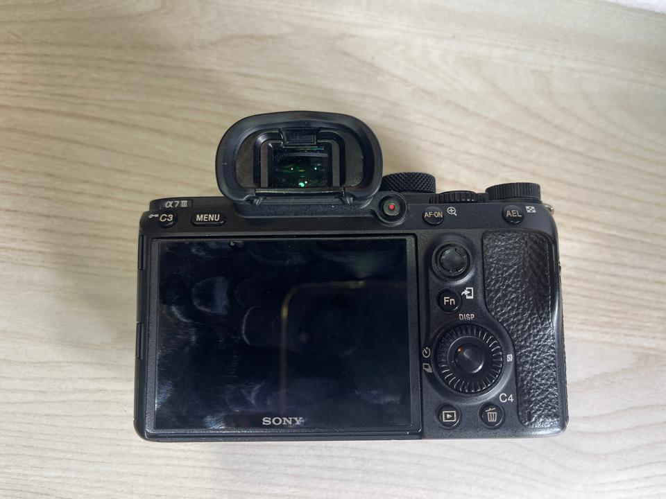 Máy ảnh Sony A7 III-duoc-ban-tai-SuZu Sevice