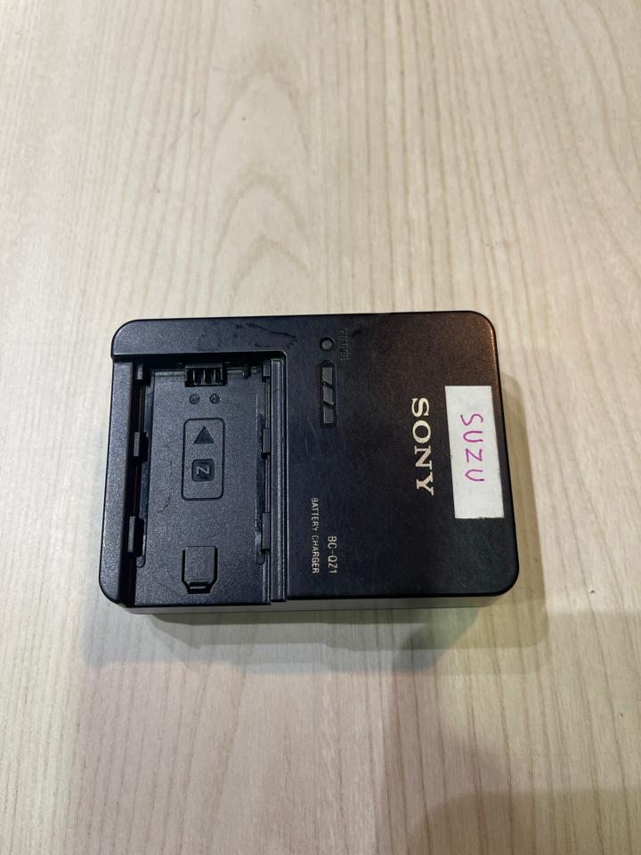 Sạc Pin Máy Ảnh Sony BC QZ1-duoc-ban-tai-SuZu Sevice