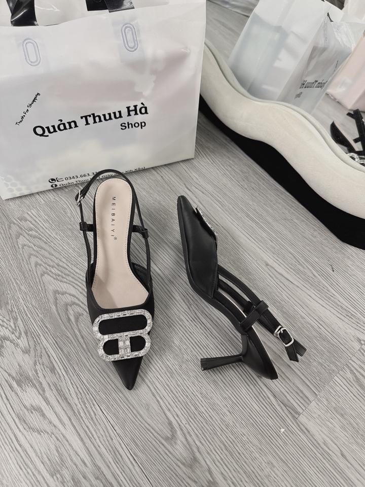 Guốc B Đá-duoc-ban-tai-Quản Thuu Hà