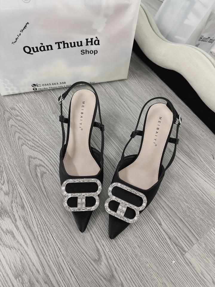Guốc B Đá-duoc-ban-tai-Quản Thuu Hà