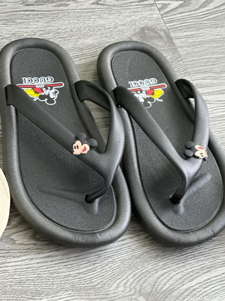 Kẹp mickey-duoc-ban-tai-Quản Thuu Hà