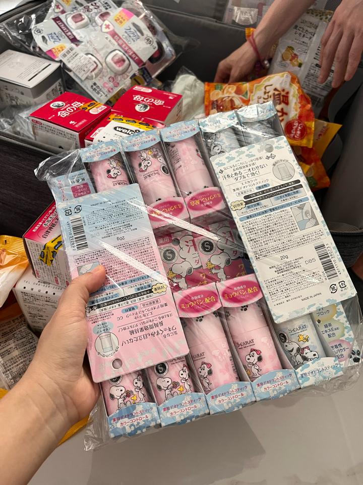 Lăn nách Snoopy S Carrat Kose-duoc-ban-tai-Wasabi hàng Nhật chính hãng