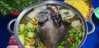 Gà H'Mông-duoc-ban-tai-Muối Tiêu Chanh